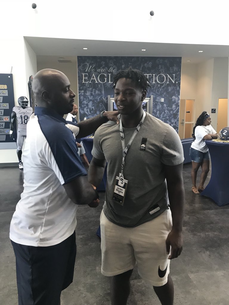 71_nightmares's tweet photo. I’m gonna be an eagle🦅 #TheGSMan @chadlunsford @coachrhud @Coachdebesse5 @GodbyFootball @Coreyfuller4 @coachrowell https://t.co/yRQyvk3HYT