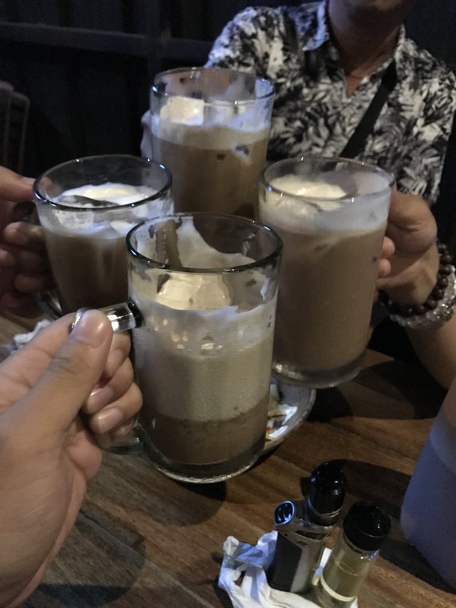 PCuaton's tweet image. AT TUMIGIL ANG MUNDO 🤢😷 WAYS ON HOW TO PROPERLY DRINK COCKTAIL ❤️🔥😍