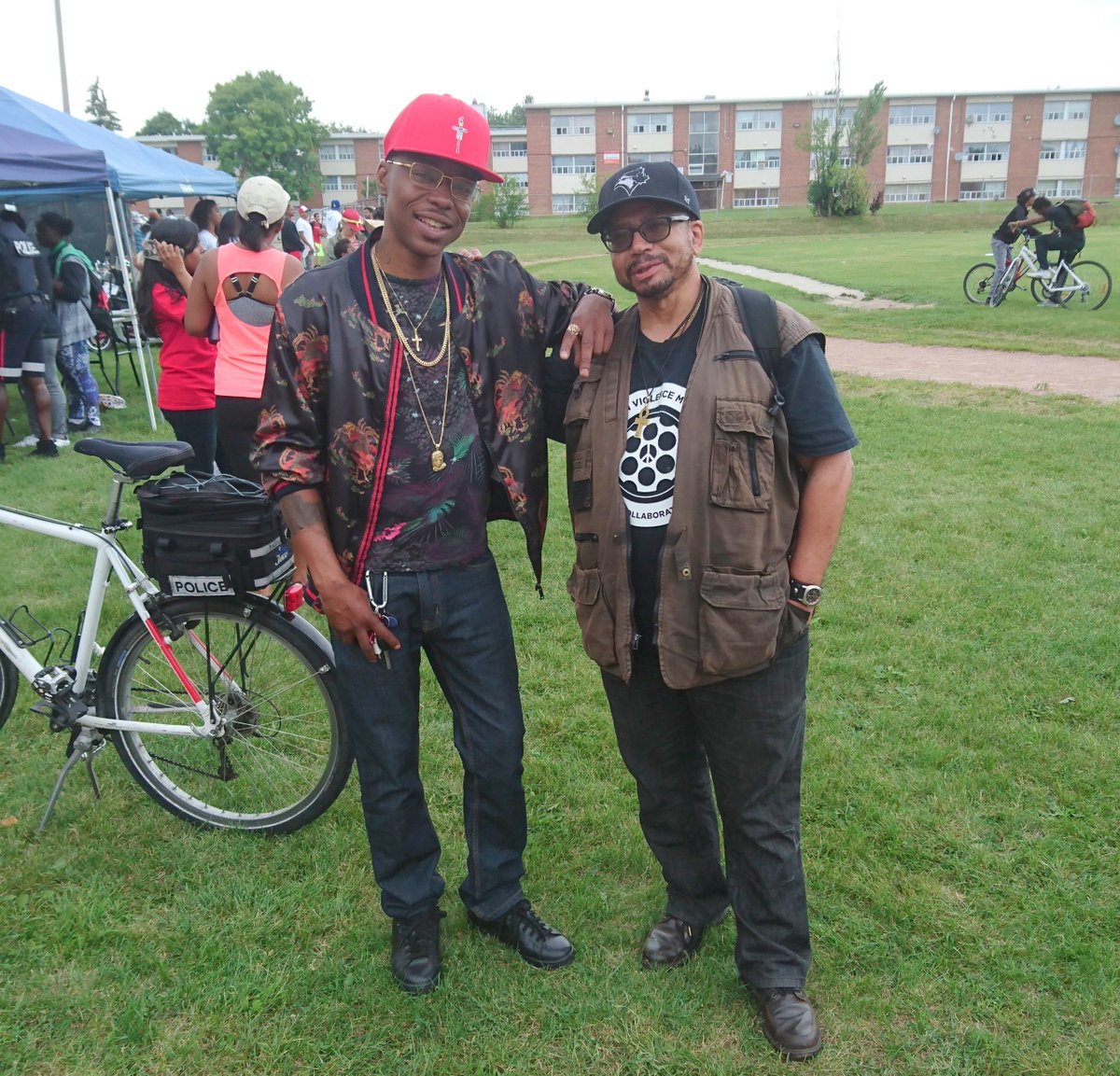 ZeroGunViolence's tweet photo. Awesome job today @JAYDAHMANN with your annual Power of Influence showcase at Lawrence Heights - thanks for investing your time and effort in building engaged communities @Iamdannystone @dttheartist @CZV416 @MamaWhetter @ddonkor1 @RestoreFIBI @LawrenceHeights @Ccrprbailey https://t.co/1g7n3gBqVF