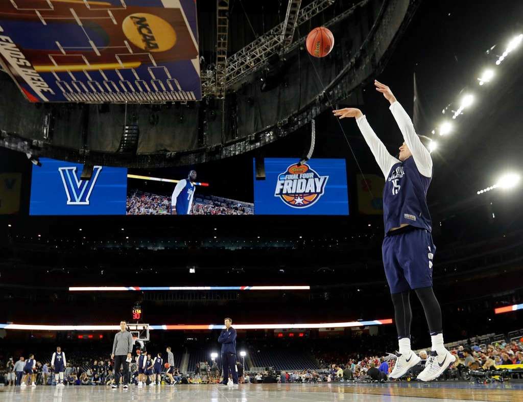 BballCoachMac's tweet photo. If you want to be a championship team, the best players on your team must be the hardest workers. https://t.co/MijcKztcUx