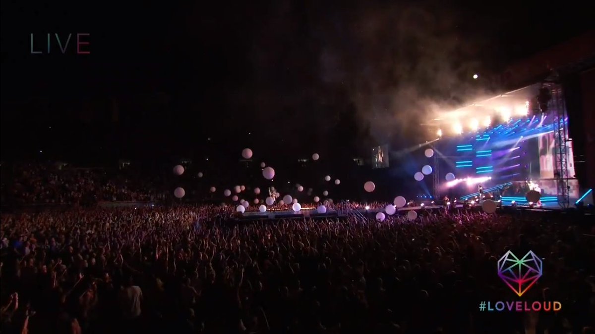 whatgoogie's tweet photo. THIS IS PURE ART #LOVELOUD https://t.co/6ej3fgMECx