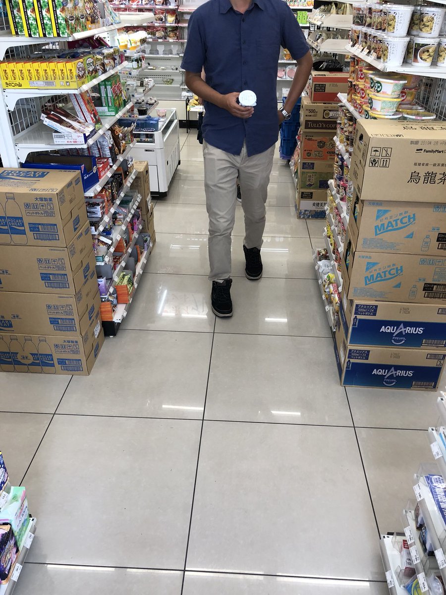 ninomiya_tab's tweet photo. 鳥コン中止の哀しみを背負ったファミマ https://t.co/2OsTN17mnT