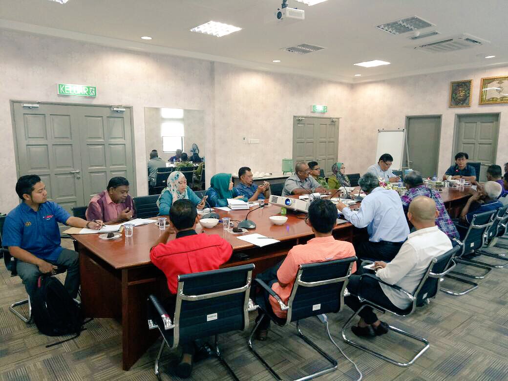 dofmalaysia's tweet photo. Sesi engagement DOF Johor bersama komuniti kerang Ayer Baloi, Pontian ke arah menjadikan Johor sebagai hab kerang-kerangan Negara. 💪🏻 #myDOF #moa https://t.co/64HYK1UQ6W