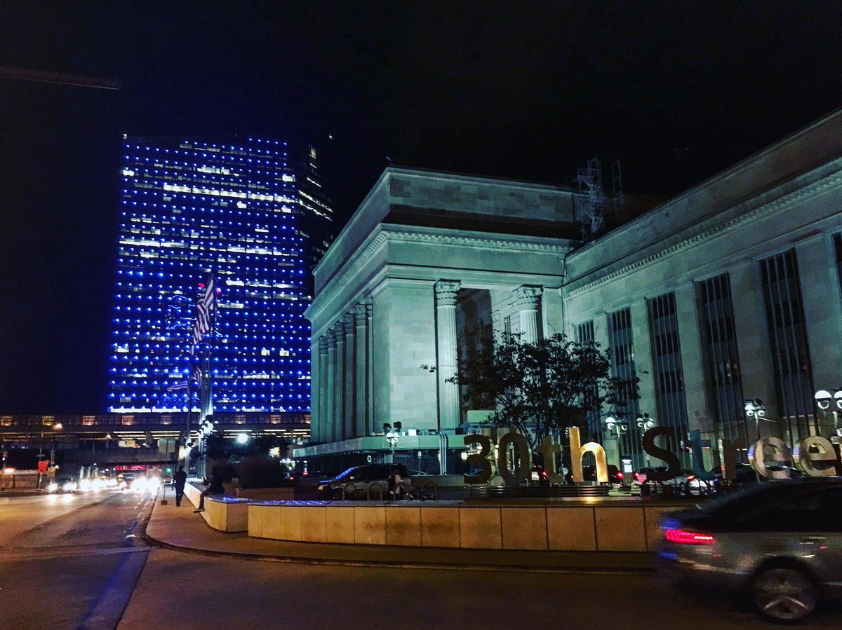 #philly #phillyatnight #philadelphia #30thstreetstation #night #phillyphotography #streetphotography #nightsphotography