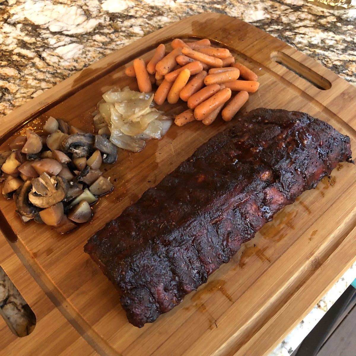 Margeaux85's tweet photo. My rib game is strong🔥✨ @RecTecGrill @rectecgrills #smokeshow #BBQ #ribfest #bbqsmoker #Nashville #cheflife #Grilling https://t.co/32yXiiWH8o