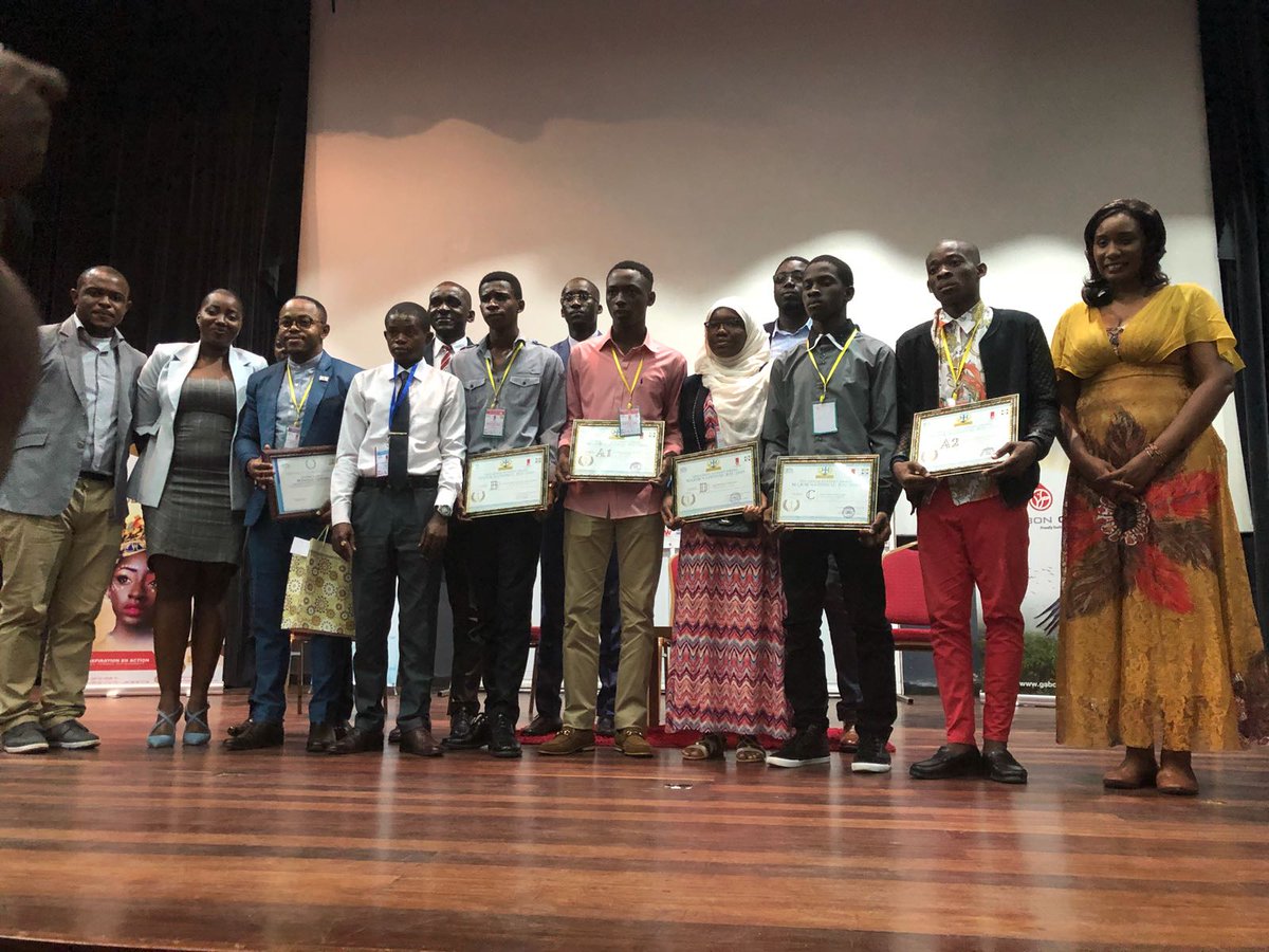 FEGAFofficielle's tweet photo. Les Journées d’Intégration Interuniversitaire organisées par l’ONG EDUCAF, ont été l'occasion pour la #FEGAF de se faire connaître du grand public et surtout des nouveaux bacheliers à travers à une table ronde, remise de prix et conseils d'orientation et d'information. https://t.co/uaHGughJUg