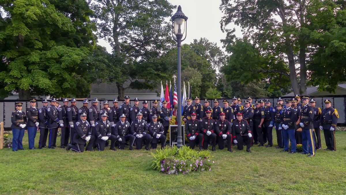 WilmingtonMAPD's tweet photo. Thank you to all of the agencies that participated in the Public Safety Ceremony at the #MovingWall this evening! #wilmingtonma https://t.co/8mBO42WTt9