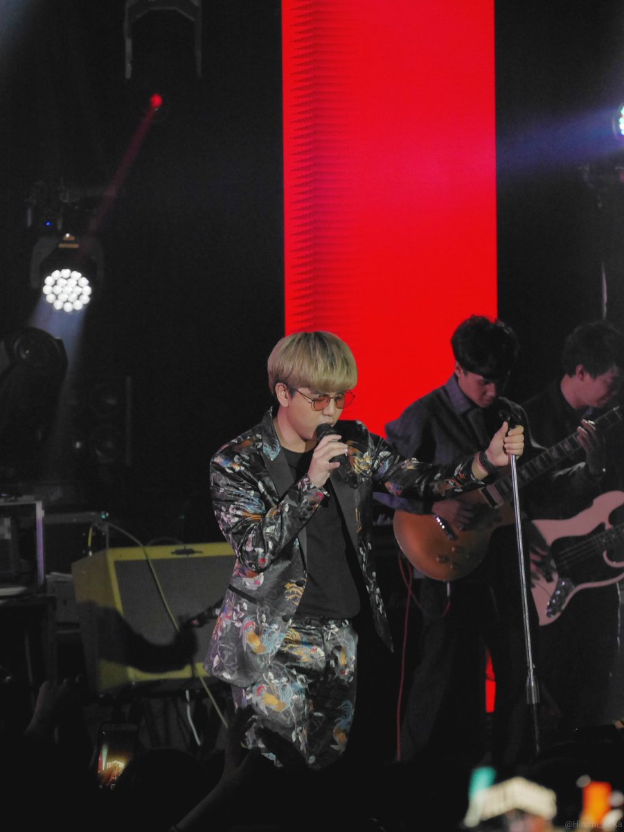 Hirumi_Arika's tweet photo. #BandLab #bandlabliveconcert #TillyBirds มีอยู่ 4 รูปถ้วน เพราะแบตกล้องหมด เศร้าเลย T_T https://t.co/TgCcpprSDo