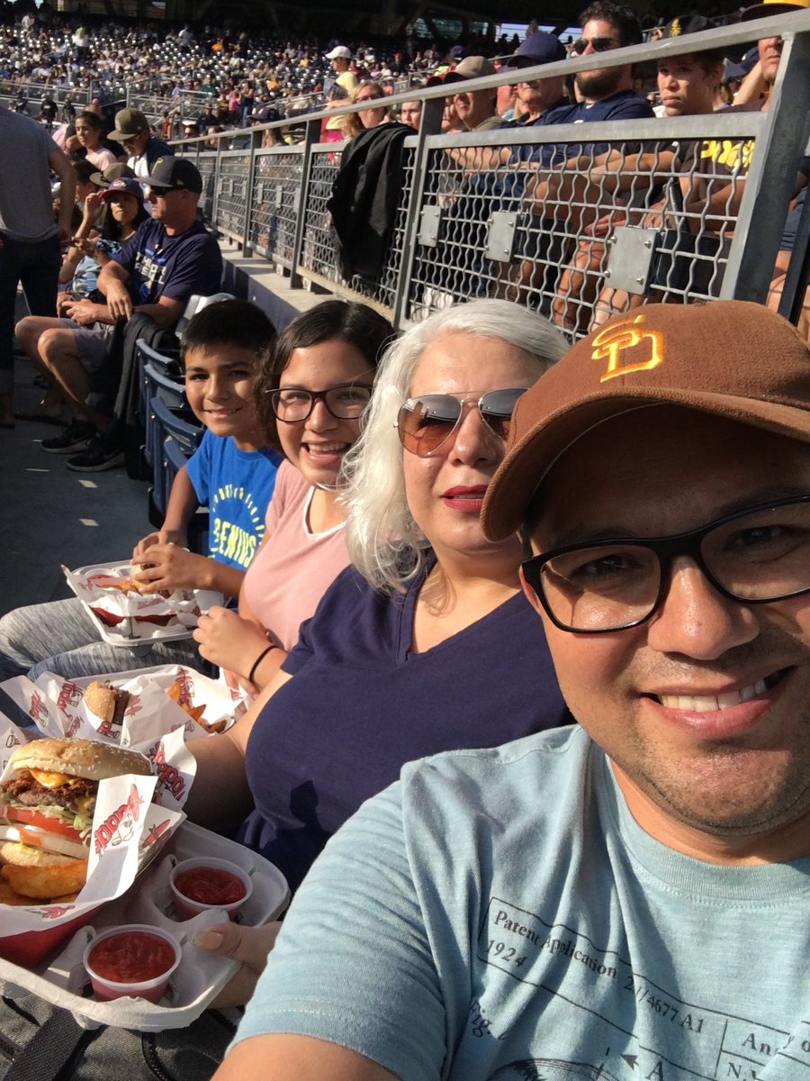 elmauromv's tweet photo. #SDINHD @Padres https://t.co/ubBhNjechQ
