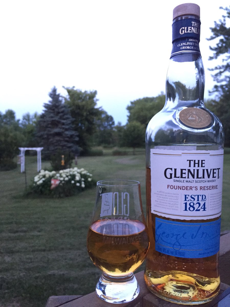 Great evening to sit out on the deck and enjoy a nice dram of <a href="/TheGlenlivet/">The Glenlivet</a> !! 

#scotch #whisky #foundersrrserve