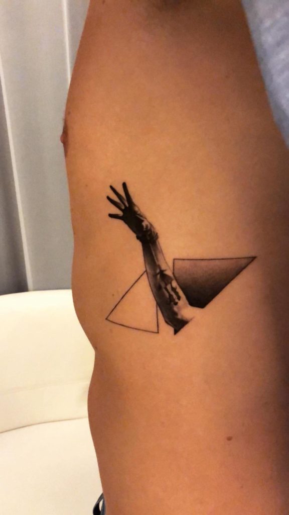 AviciiPy's tweet photo. Nuevo tatuaje de Martin Garrix en honor a Avicii.

◢ ◤ https://t.co/deCS4wF1jm
