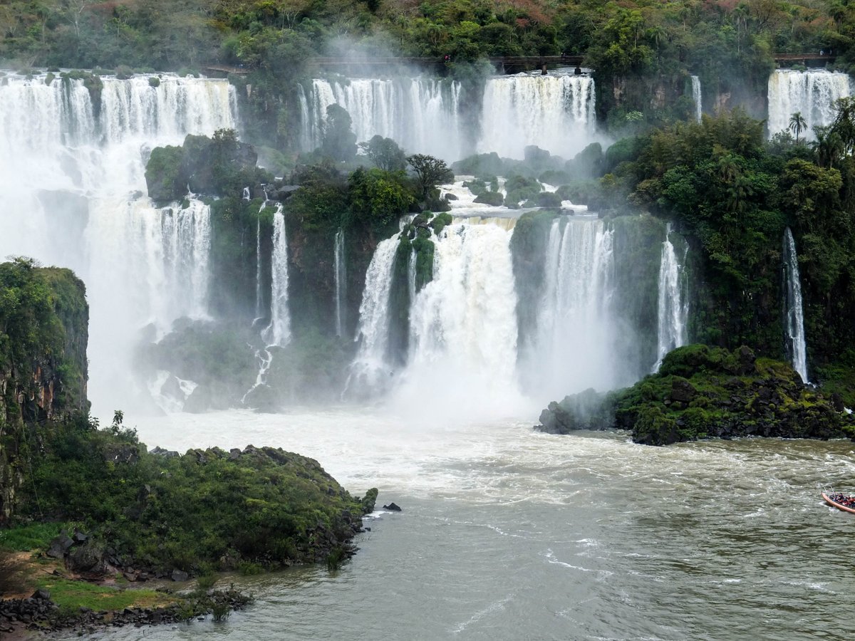 itstimetowander's tweet photo. You can't go to The Americas and not visit the #Iguacu #Iguazu Falls on the border between beautiful Brazil and awesome Argentina .https://t.co/lWYPehdHWt
#TravelExpo #ShowcasingTheAmericas @TravelExpos @VisitBrasil @VisitArg_en https://t.co/HujlKhwAZx