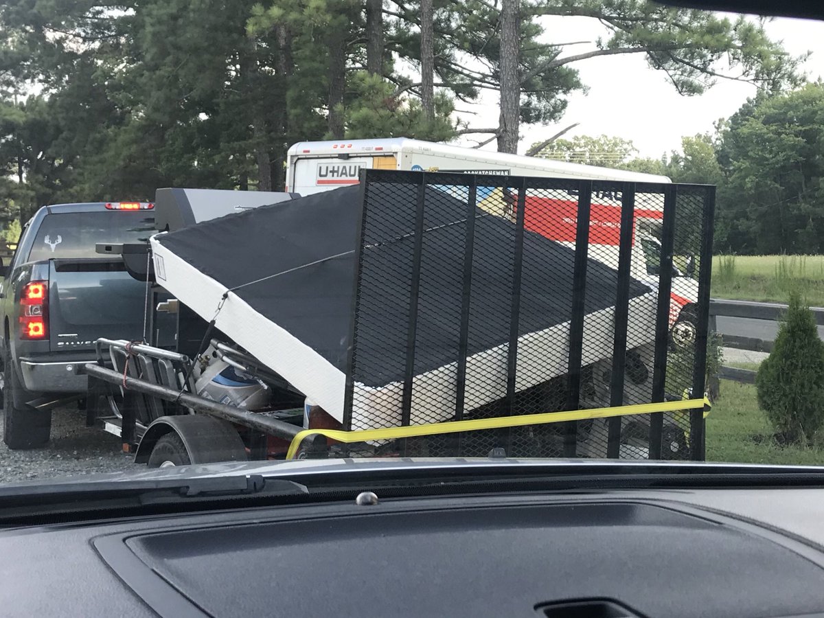 ScottMunsie's tweet photo. Successfully moved both my parents from Sanford NC to Clemmons NC. It was 3 men, 3 women, a Uhaul, a truck, a trailer, and a minivan. #LoadedDown #12Hours #TiredFriday https://t.co/SeJn10RS0l