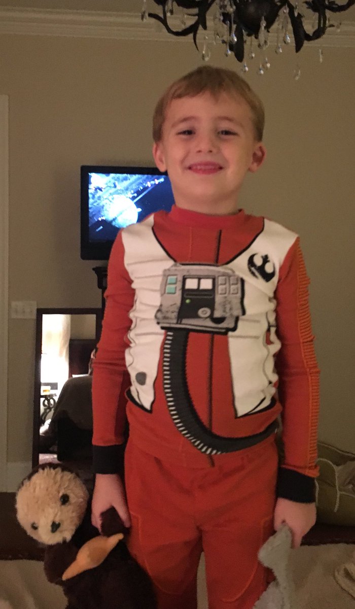 WaltMaddox's tweet photo. Doesnโt get better than this - Watching The Force Awakens with Poe Dameron #goodsideoftheforce https://t.co/2kv5k4hgQh