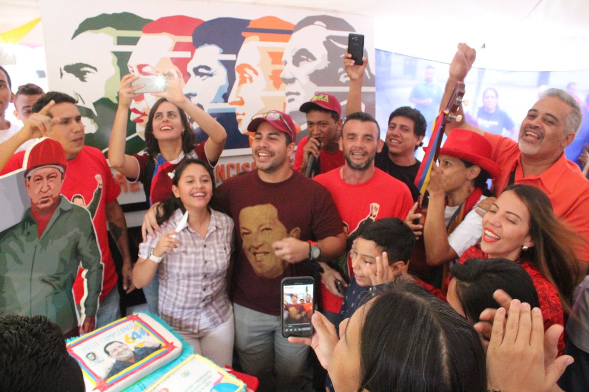 Erika Farías Peña (@erikapsuv) on Twitter photo Mire presidente <a href="/NicolasMaduro/">Nicolás Maduro</a>
¡Que hermoso regalo por parte de nuestros movimientos sociales, misioneros y luchadores del <a href="/FFM_Oficial/">LUCHADORES SOCIALES🇻🇪</a>, en la celebración de cumpleaños de nuestro amado <a href="/chavezcandanga/">Hugo Chávez Frías</a>!
#Chávez64AñosDeAmor
#PsuvChávezYRevolución Mire presidente <a href="/NicolasMaduro/">Nicolás Maduro</a>
¡Que hermoso regalo por parte de nuestros movimientos sociales, misioneros y luchadores del <a href="/FFM_Oficial/">LUCHADORES SOCIALES🇻🇪</a>, en la celebración de cumpleaños de nuestro amado <a href="/chavezcandanga/">Hugo Chávez Frías</a>!
#Chávez64AñosDeAmor
#PsuvChávezYRevolución