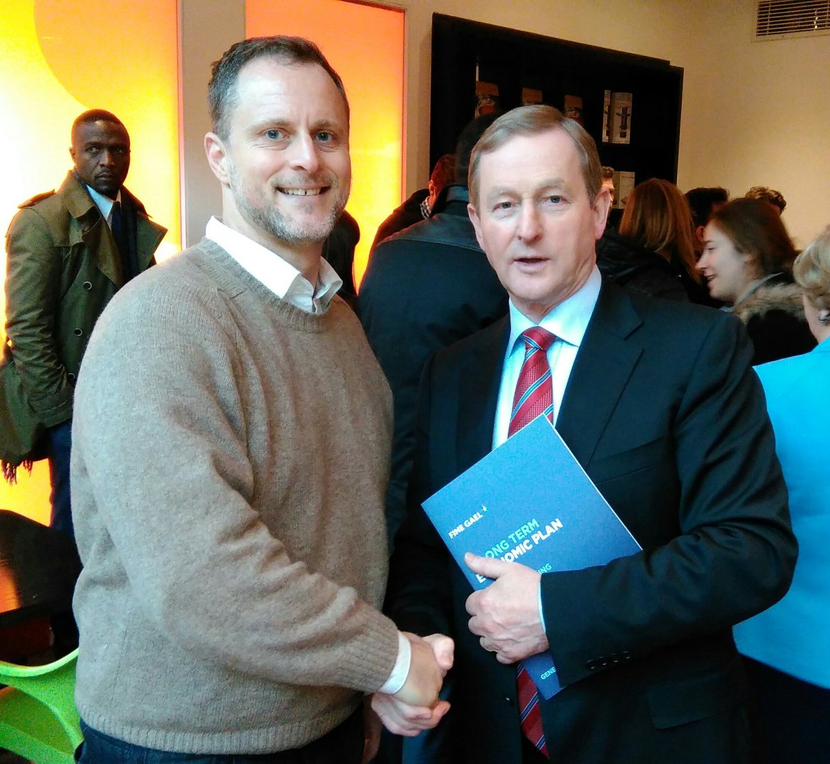 WhistleIRL's tweet photo. HM @campaignforleo,

What ever happened to yer woman, Minister of 'Justice', whom you voiced full confidence in? She sure as hell never got back to me!

As for the other clown...@EndaKennyTD

#JonathanSugarman
#UniCredit #INM #ECB https://t.co/LqbrHWT9aR
