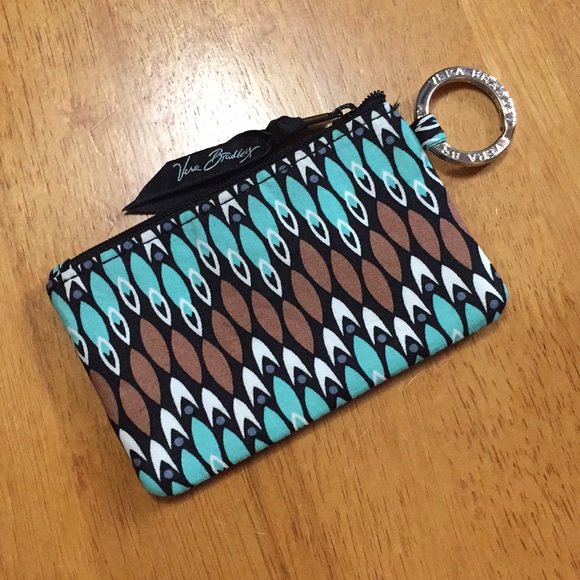 mookc414's tweet photo. So good I had to share! Check out all the items I'm loving on @Poshmarkapp from @pdcosc61 #poshmark #fashion #style #shopmycloset #verabradley #hannah #143story: https://t.co/TJ1ELgQmWR https://t.co/loUUZ7eNU0