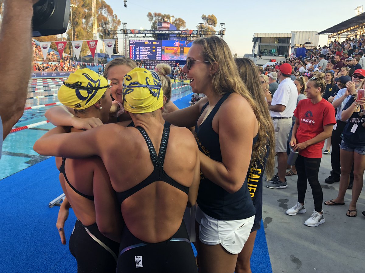 TeamUSA's tweet photo. World record hug, @CalWSwim? 😉 #SCS2018 #Phillips66Nats https://t.co/Wjtpd6y51z