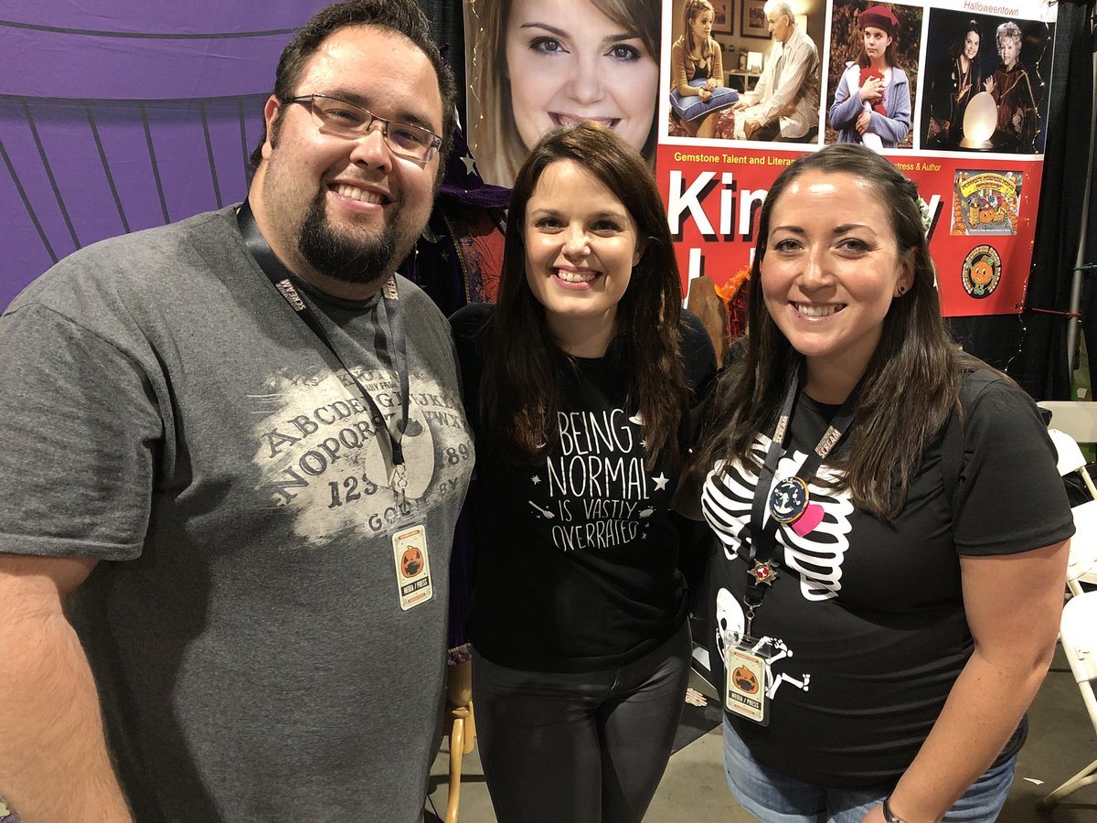 ThemeParkDuo's tweet photo. @MidsummerScream day 1 is done for us! Too much amazing content, people, shows and everything in between! Can’t wait for tomorrow! #MidsummerScream #mss18 https://t.co/IFG3HhaGB1
