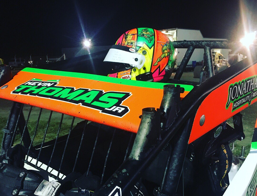 USACNation's tweet image. Rolling into tonight’s A-main and the final event of @NosEnergyDrink Indiana Sprint Week, Chris Windom and Kevin Thomas, Jr. remain the only two drivers eligible to take the #INSprintWeek Champion Title, separated by only 15 points. Who will it be? 👀 #ISW18 #NOSEnergyDrink