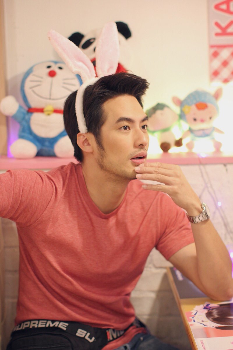 เอิ่ม...กระต่ายตัวนี้แบ๊วจุง 😂😂 #ชีวิตดี๊ดี #บอยปกรณ์ #สาระก็มี #ไม่มีก็เยอะ #สาระเยอะ #ปวดหัว #1สิงหาคมนี้ #ช่อง3 <a href="/Boy_Pakorn/">Boy_Pakorn</a> <a href="/BoyPakorn_ufo/">บอยกอน👨🏻</a> <a href="/BoyPakornbth/">บอน ปะกอย.</a> <a href="/BoyPakornFamily/">BoyPakorn_Family</a>