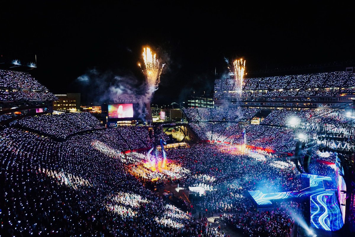 GilletteStadium's tweet image. Tonight was 100% pure magic. 

We love you, @taylorswift13.

#repTourFoxborough