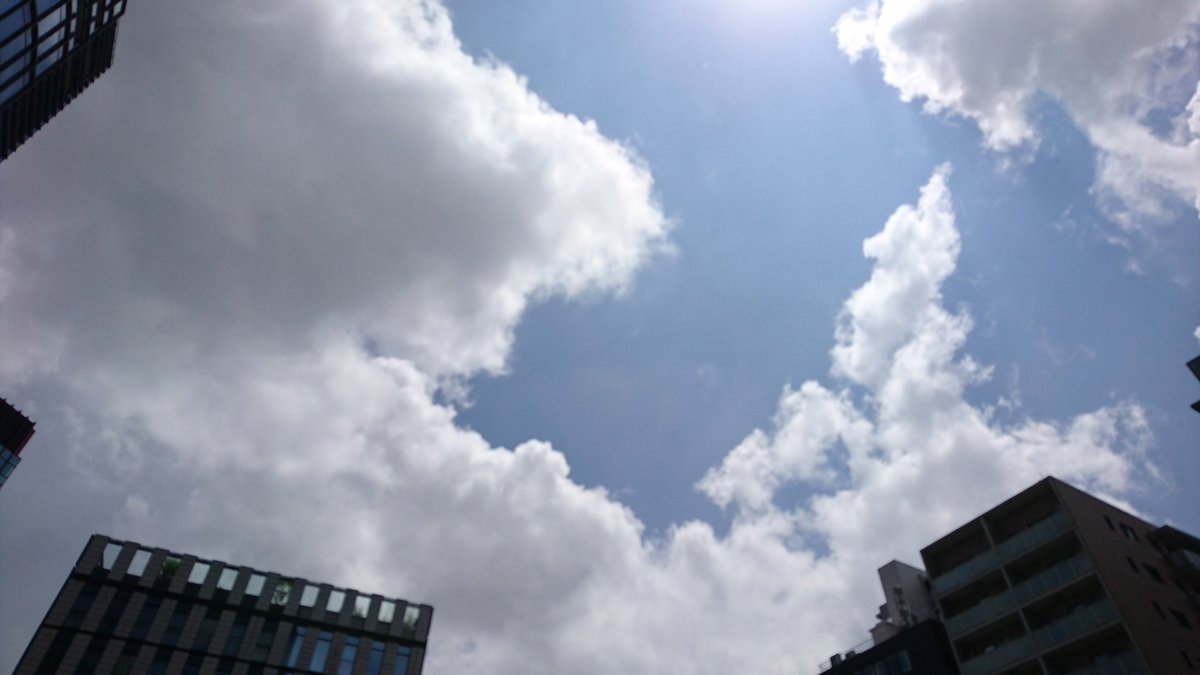 本日開催！【白泉社即日デビューまんが賞2018】

開場から2時間が経ちました！
当日持ち込みも大歓迎なので、皆様是非お越しくださいませ〜！🎉

外はすっかり夏空です💦
熱中症には十分ご注意ください！