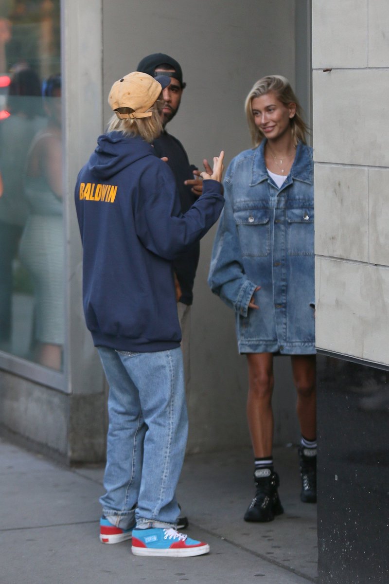 SbbraMidias's tweet photo. 28 de Julho, 2018: Justin Bieber e Hailey Baldwin em Manhattan, Nova York. https://t.co/gzXdnxRKBl