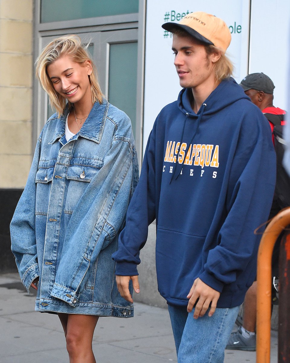 SbbraMidias's tweet photo. 28 de Julho, 2018: Justin Bieber e Hailey Baldwin em Manhattan, Nova York. https://t.co/8h1AxvOOr5
