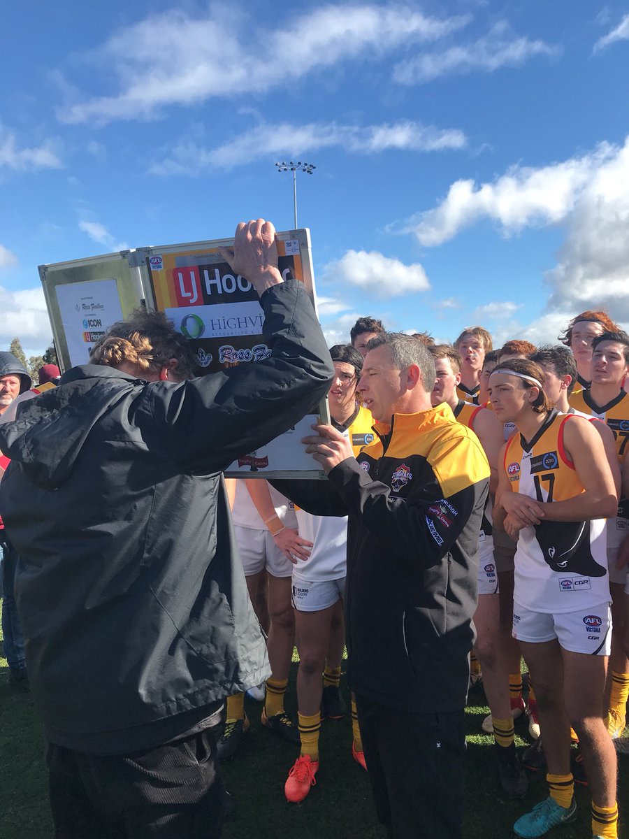 DandyStingrays's tweet photo. 3/4 and we’ve been challenged lead by 2 points over Cannons- 12 dozen plus free kicks hurting us #rayscave2018 https://t.co/muGrgIpu4C