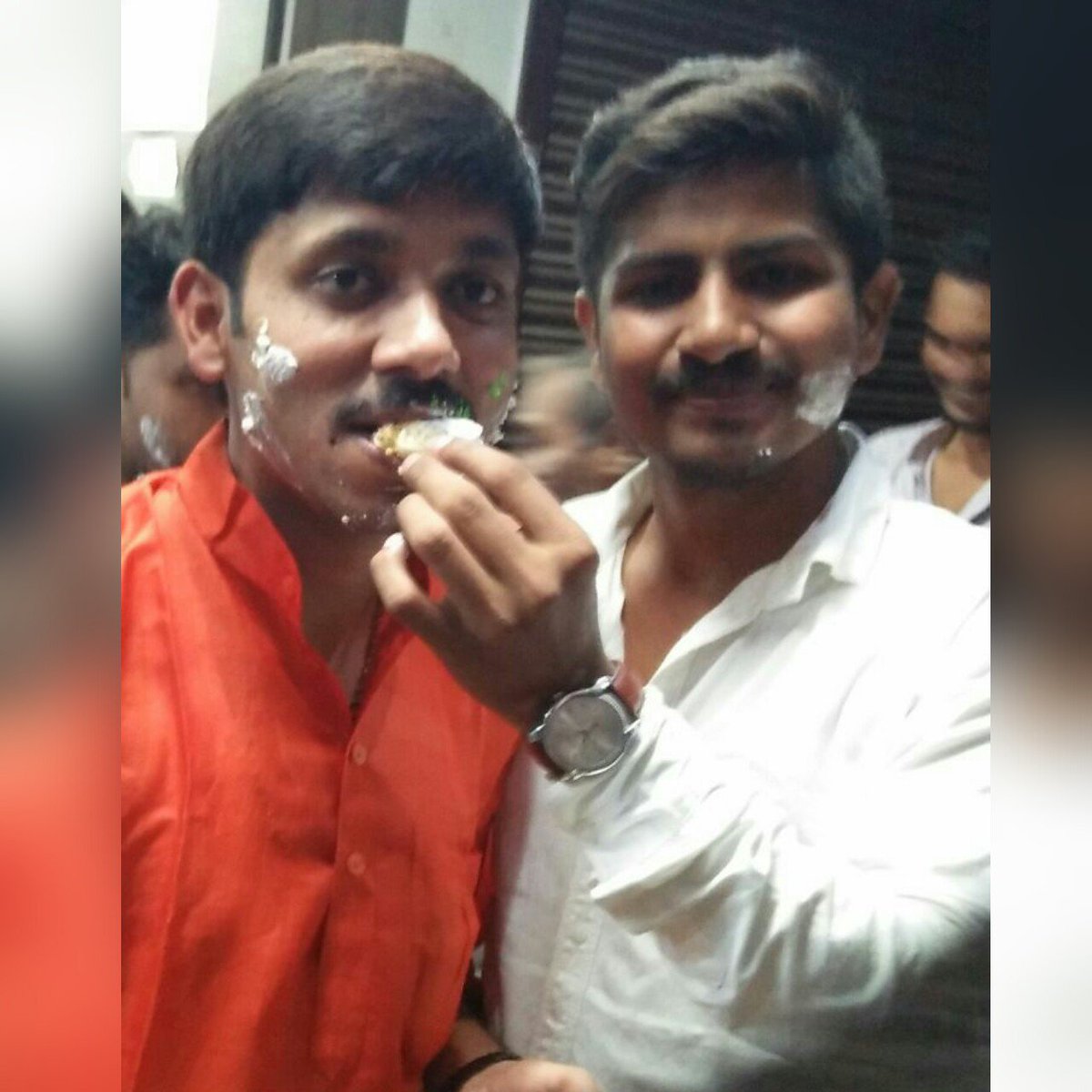 ShivamGautamBJP's tweet photo. हमारे परम आदरणीय हम सब युवाओ के मार्गदर्शक  व्यक्तित्व के धनी मिलनसार सहज सरल मृदुभाषी भाजपा जिला उपाध्यक्ष रीवा बड़े भैया @vivekgautam_bjp जी को अवतरण दिवस के शुभ अवसर पर कोटि कोटि हार्दिक बधाई एवं शुभकामनाएँ ll 🍰🍰🌺🌹🌺 भैया आप शतायू हो @rshuklabjp @Janardan_BJP @Vipin4BJP https://t.co/sMvRHVH5rZ