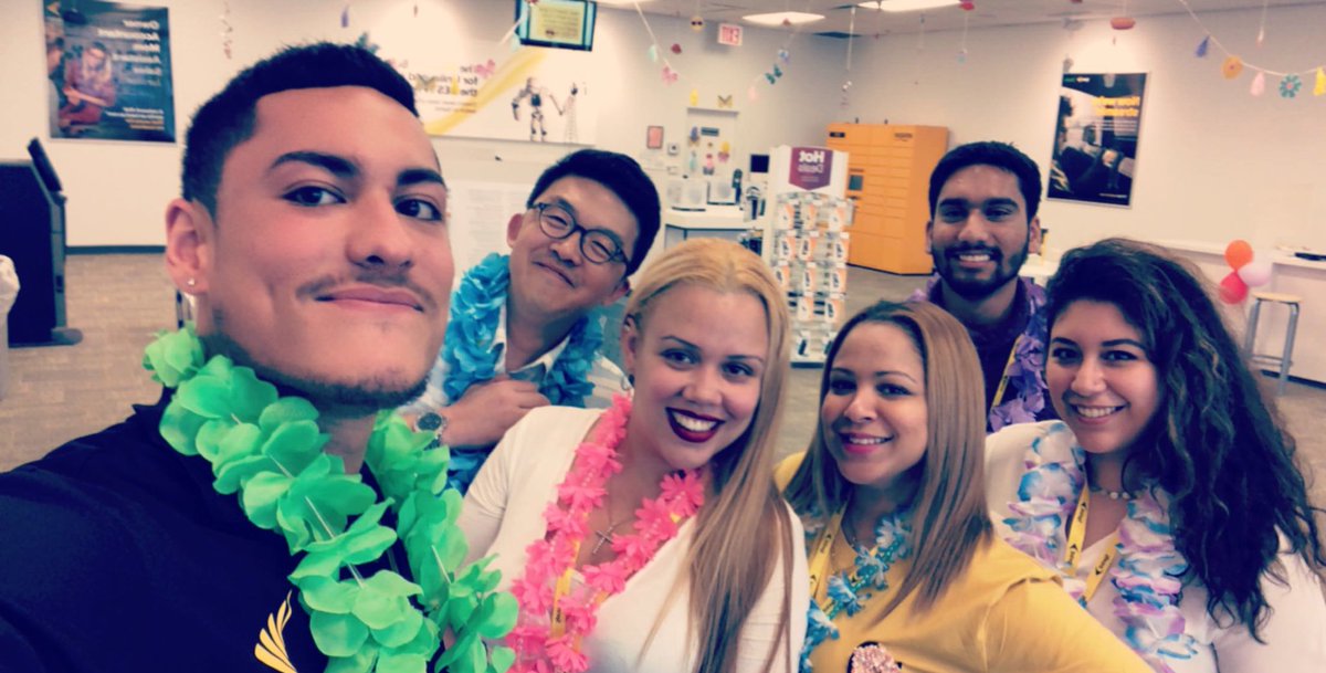RoseRojo21's tweet photo. @HGayle28 @bayside_sprint @SprintRinger heavy hitters luau! #Jfy https://t.co/AyEXw7P3Zo