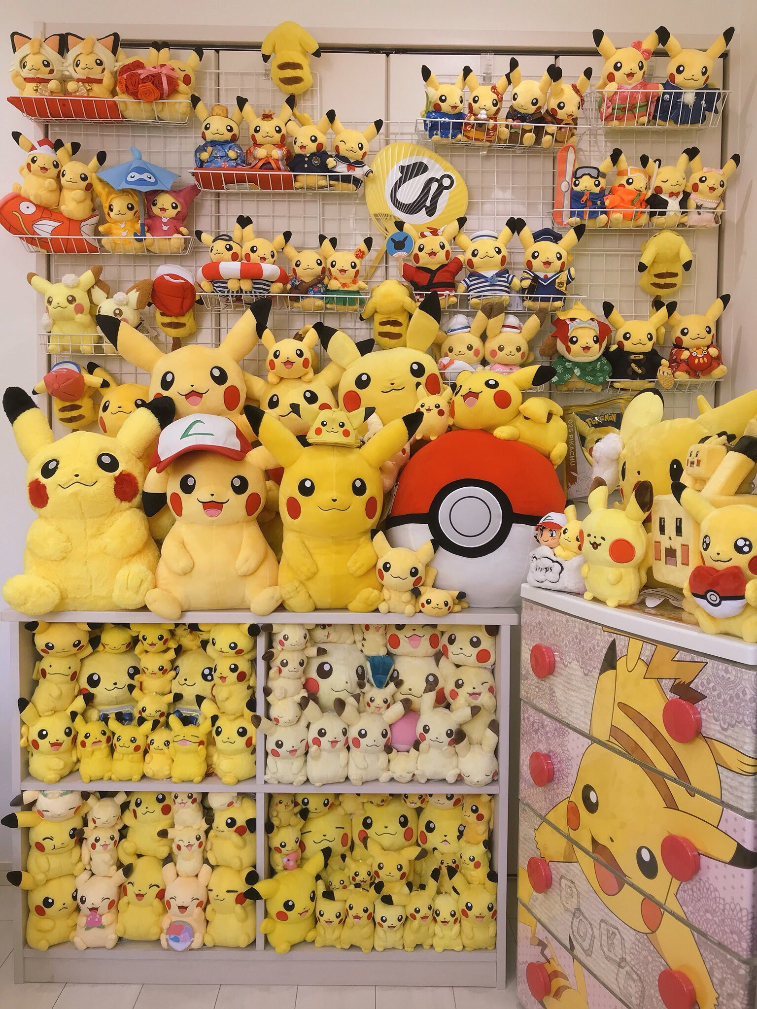 ヒノッチ ヒノッチのピカポケルームがなんと Cancam 9月号 7 23発売 にてピカチュウマニアの家として掲載されました うちのピカチュウたちを丸ごと1ページ素敵に取り上げて頂け感動です みんなの部屋のポケモン事情教えてよ T ヒノッチ ヒノッチのピカポケルームがなんと Cancam 9月号 7 23発売 にてピカチュウマニアの家として掲載されました うちのピカチュウたちを丸ごと1ページ素敵に取り上げて頂け感動です みんなの部屋のポケモン事情教えてよ T