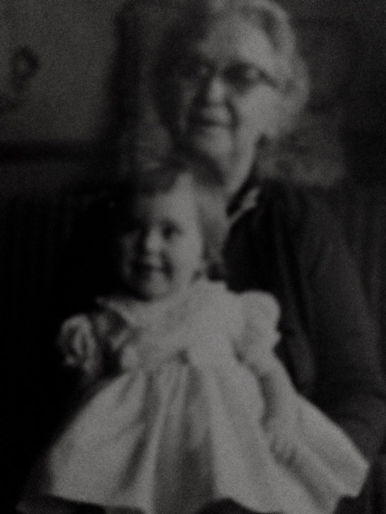 akaranoel's tweet photo. Last one #IPROMISE with my nana ❤️🙏 #thankyoufortheindulgence 🙄😁😘#imtripping #downmemorylane https://t.co/UpKwKZFlw8