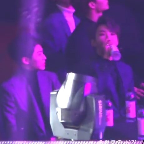 The staff told jihoon to sit beside soonyoung;;;eye contact > pretend it didn't happened > see soonyoung drink > jihoon grab water too