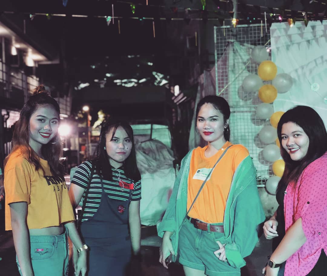 _chloecelo's tweet photo. #90s #FlashbackNight #Acquiantance2018 🤘💦💛 https://t.co/cwfjY7Xv9V