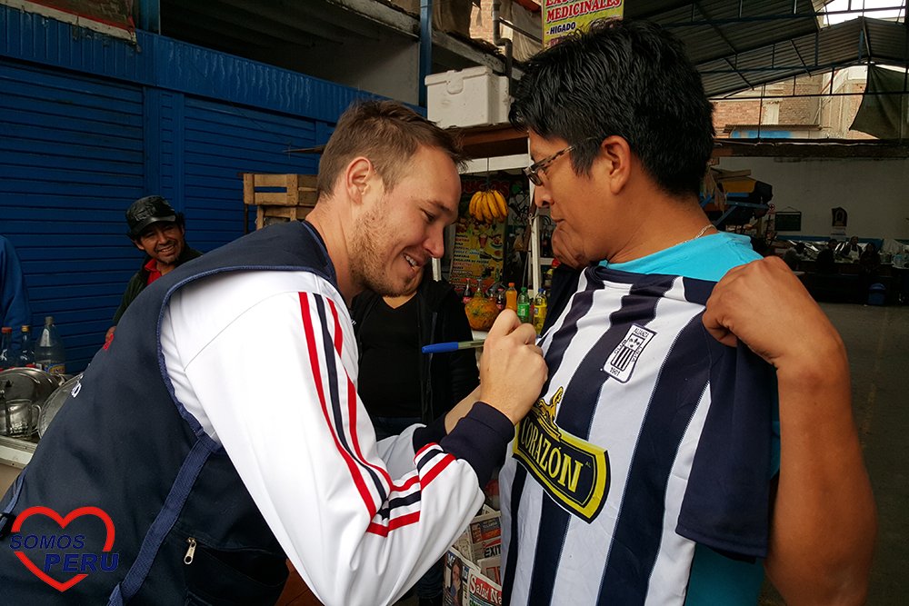 George_Forsyth's tweet photo. Recorrido por los mercados del distrito. #UnCambioConCorazón #ForsythALaVictoria https://t.co/4Y2d3Nv5Ex