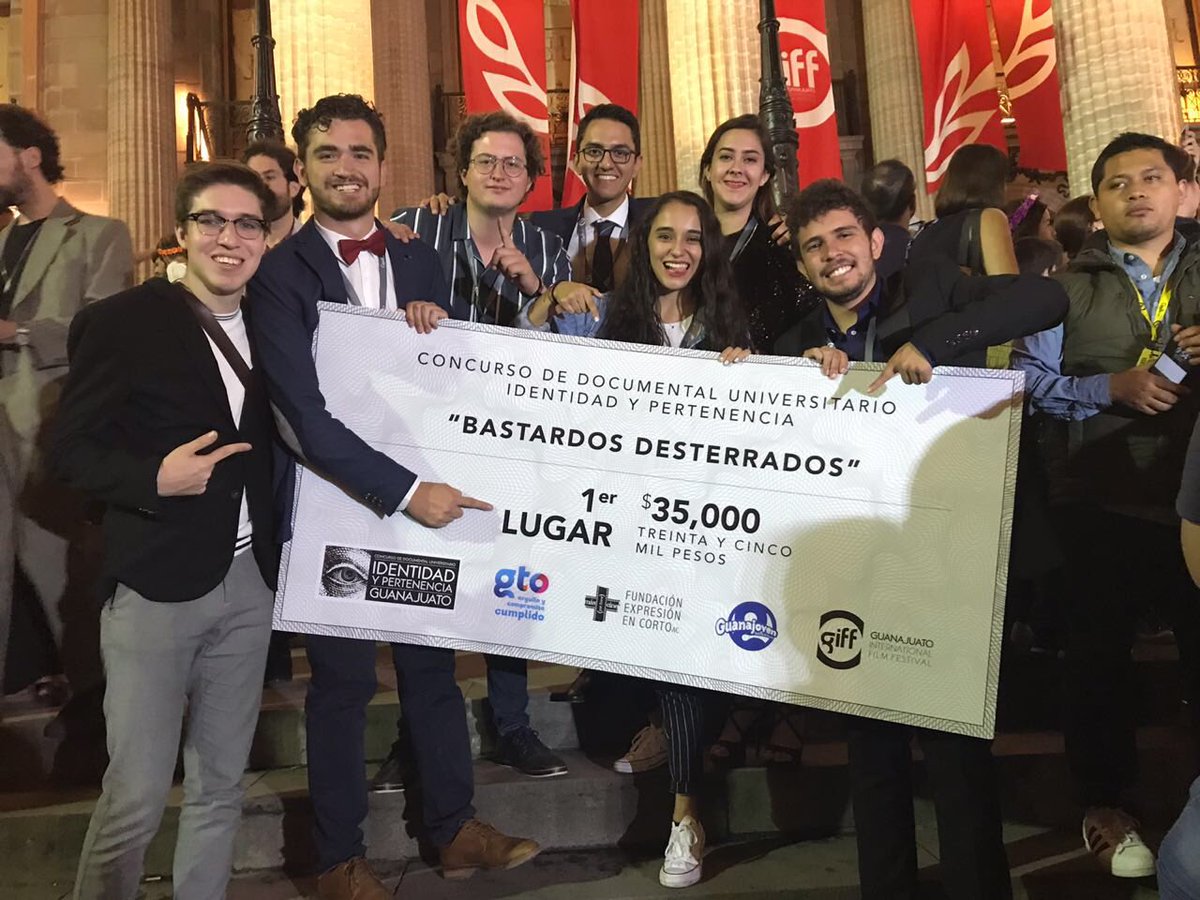 BastardosDoc's tweet photo. Gracias al @giffmx por esta oportunidad y este reconocimiento. Gracias a todos los que apoyaron a Bastardos Desterrados, a @SarahHochMex, @MateoPazzi y a todo nuestro equipo.🙌🏼 

#GIFF2018 @PRENSAGIFF @RallyGIFF https://t.co/z8TZ8VjSoX