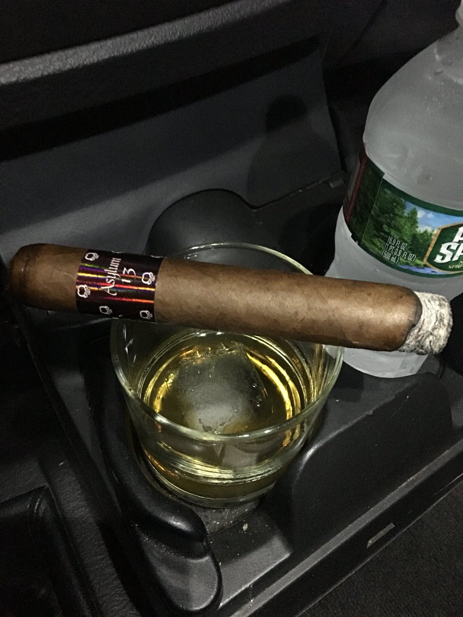 The_Leafz's tweet photo. Late night....🌓 @AsylumCigar Authentic Corojo and a sip of @BlantonsBourbon 🥃🐎
Have a great night all.
🔥💨😏
#asylum13cigars #authenticcorojo
#blantonsbourbon #tastycombination https://t.co/jl5y8nbbgP
