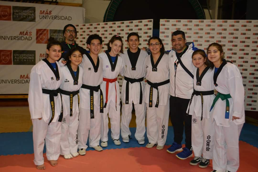 Dani_Escarr's tweet photo. Equipo de Taekwondo de la Academia #RyuToshi de Chillan y San Nicolas, presentes en el #2doEncuentroYEntrenamientoDeTaekwondoWT realizado en Temuco. Dictado por el Multimedallista @DamianVilla58... Finalizando la segunda jornada de trabajos! Excelente experiencia!
#ÑubleRegion https://t.co/mz0TScCfol