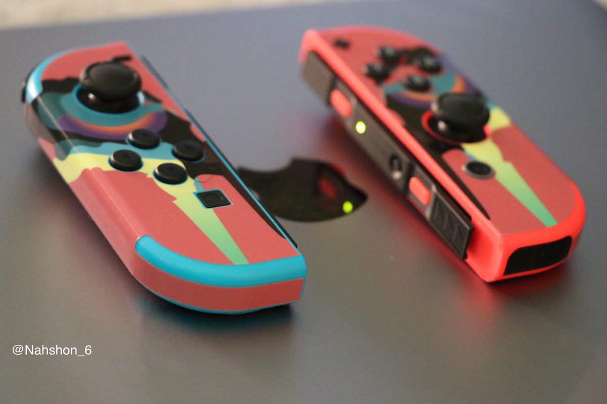 NatezGraphics's tweet photo. My custom controller #NoBrainerOutNOW #NintendoDirect #Nintendo #console #switch #gamer #games #portfolio #GraphicDesign #business @skinit #skinit #designer #top https://t.co/jC8o4jPRta