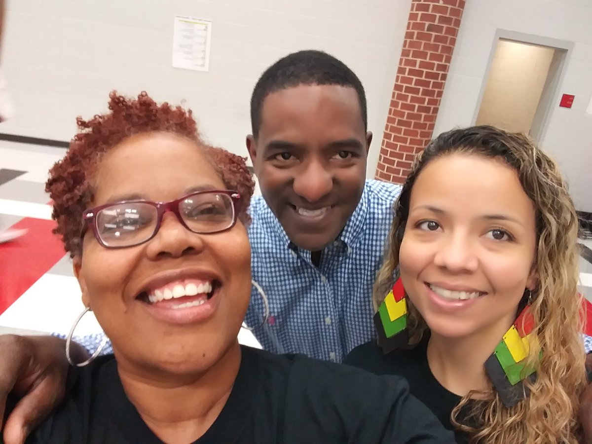 ccmptsa's tweet photo. At Banneker High School for the back to school bash. https://t.co/uIhhtsWPoD