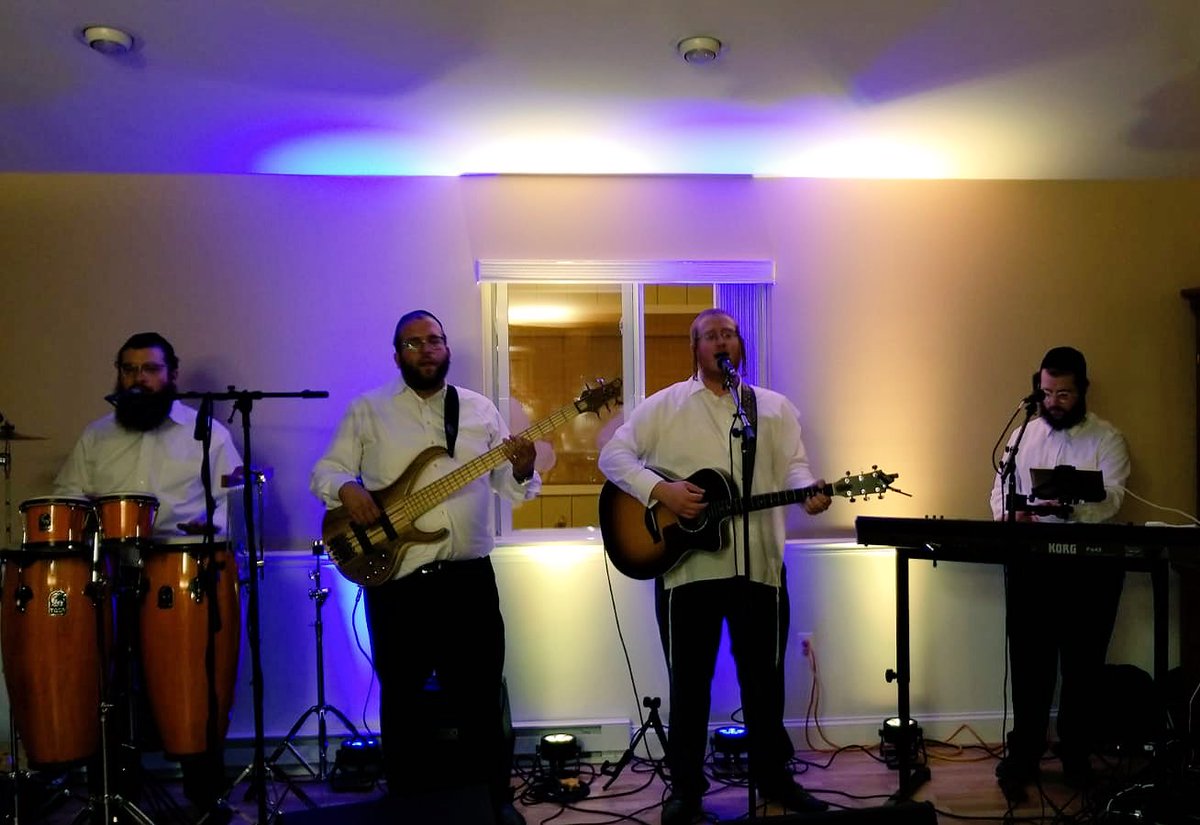 Beautiful #ShabbosNachmi event tonight upstate by the greatest <a href="/AvrumyStraus/">A S</a> singing &amp; guitaring music by the great #EfraimBerkowits <a href="/ShiaBeck/">Shia Beck</a>