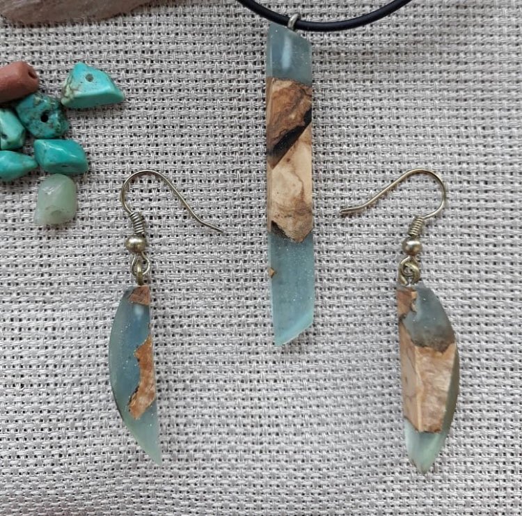 Toplu olarak elişi, epoksi reçine ve ağaç takılar almak isteyenler bizi le iletişime geçebilir. 
İletişim: 05057360512
instagram.com/agackakan_atol…