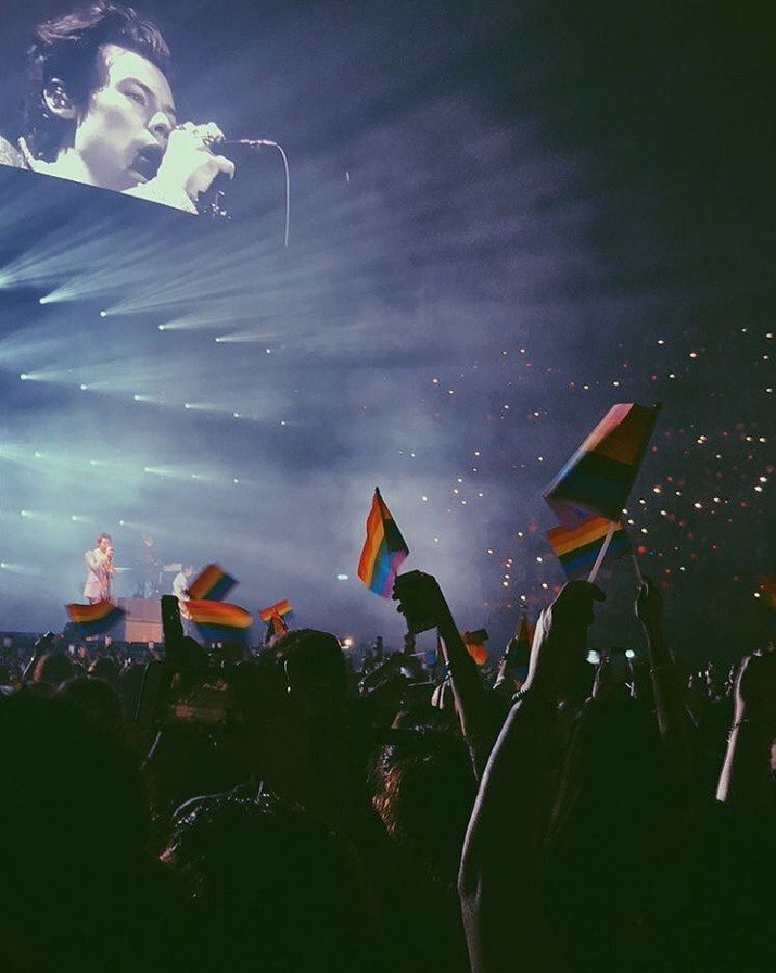 cepoetemaudit's tweet image. Je met de jolies photos de ce petit rayon de soleil qui fait beaucoup pour les LGBT. Peut-être que ça va vous encourager à rt ! #LOVELOUD