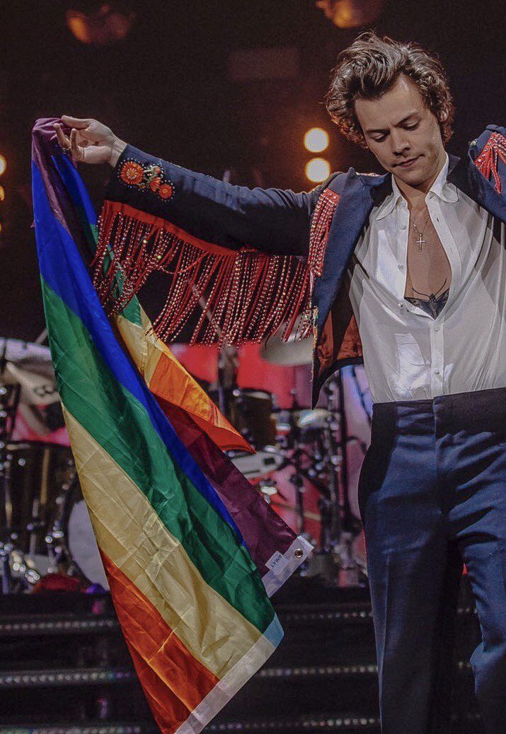 cepoetemaudit's tweet image. Je met de jolies photos de ce petit rayon de soleil qui fait beaucoup pour les LGBT. Peut-être que ça va vous encourager à rt ! #LOVELOUD