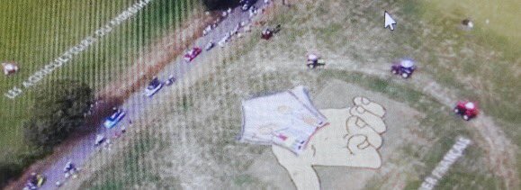 Dernier jour du <a href="/LeTour/">Tour de France™</a> ! Hommage à Jean-Michel Lemétayer qui a eu cette idée magnifique de faire des dessins dans les Champs! Depuis, les #fdsea subliment les paysages avec des figures/animations montrant simplement que les agriculteurs aiment le #TourdeFrance2018 !