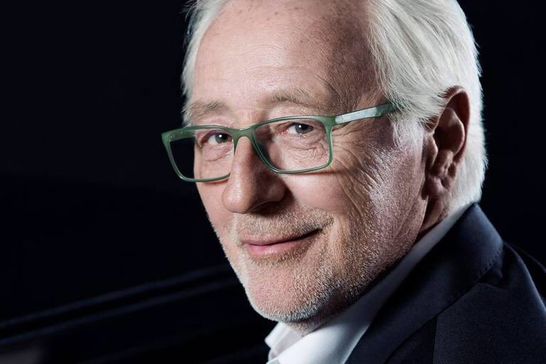 futomaki's tweet photo. Ovo je bija PIVAC. Ovo je bija UMJETNIK. Fala je malo za sve ca si nam da. Sve i da zelin,ne mogu te zaboravit jer sve sta san volila i volin je sraslo uz tvoje pisme. Aj sad na brod, narani ribe i u miru zapali cigaru. Nek ti pokoj dusi i mirno more Veliki! 💔 https://t.co/8ZKucS69rb
