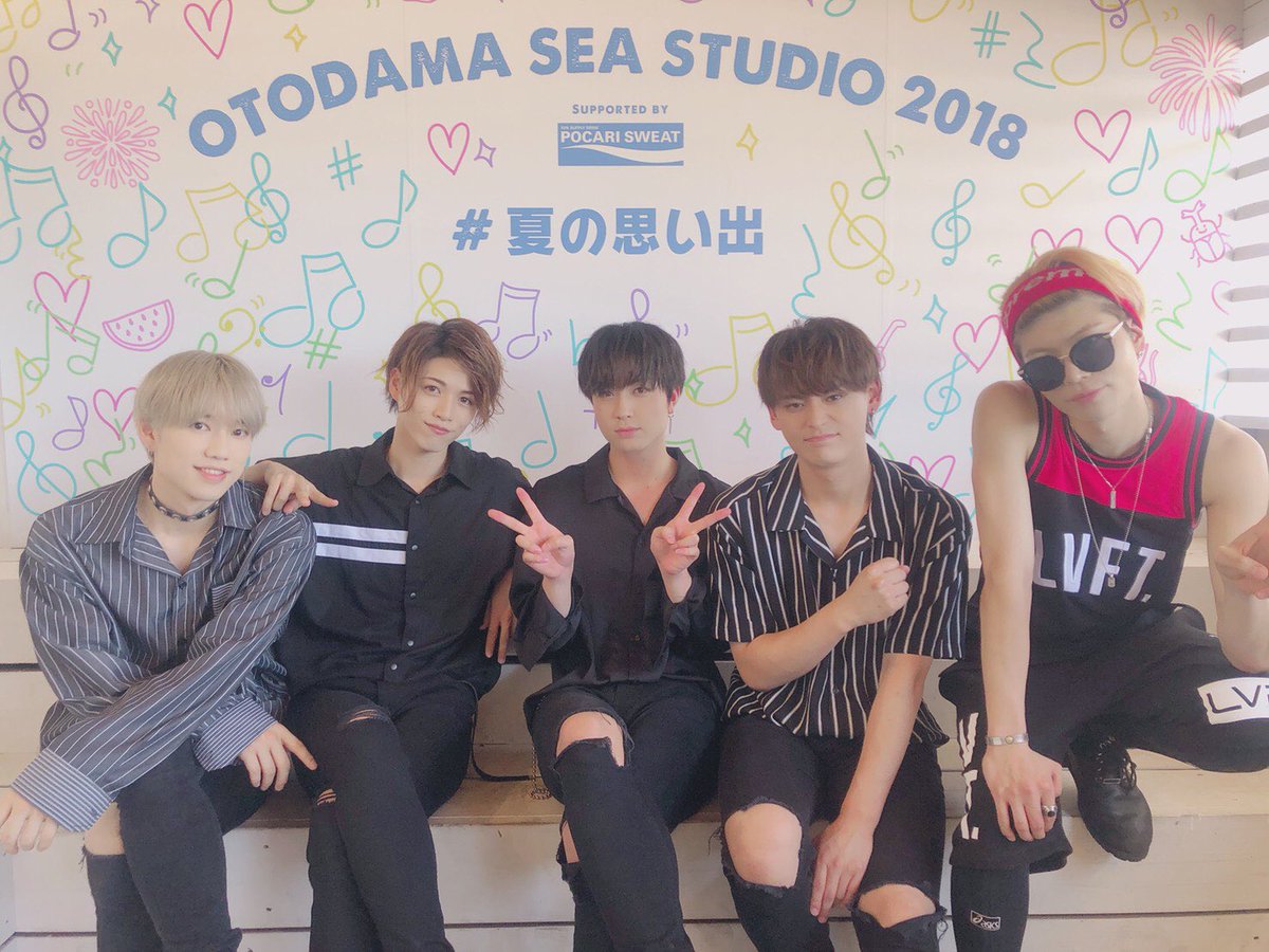 ivvy_hiroto's tweet photo. 今日は音霊でした☺️

いやー全部が熱かった！！！
盛り上がり最高だったぞ🔥🔥

駆けつけてくれたみんな本当にありがとう😌

みんなとの夏の思い出がまた増えてにこにこまんです！！

7月も幸せでした。

また8月もIVVYとアツイ夏にしていきましょう😳

久しぶりにKAIくんと😋 https://t.co/4gz2eBXg6L