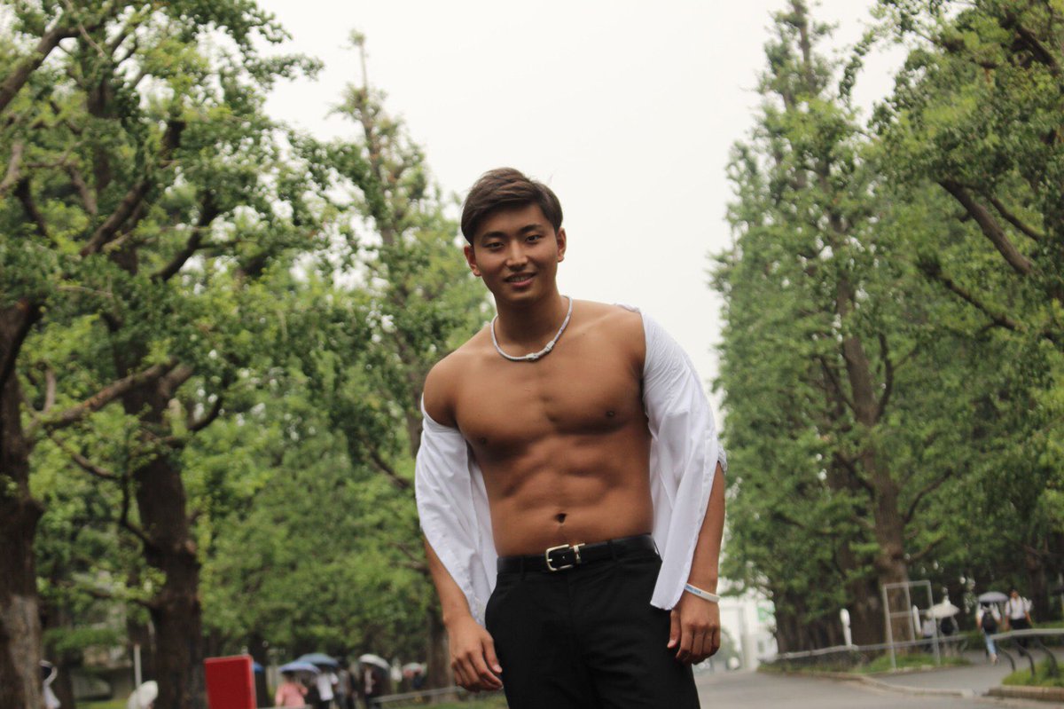 Keio_muscle's tweet photo. 【慶應大学 筋肉図鑑 No.2】

井上翔太
商学部 ４年
體育會水球部
好き���筋トレ:スカルクラッシャー
一言「水球日本代表を目指しています。ぜひ試合を観に来てください！」

#筋肉図鑑 #慶應大学筋肉図鑑 #慶應 #慶應義塾大学 #筋肉 #筋トレ https://t.co/iWFaP9RPI6